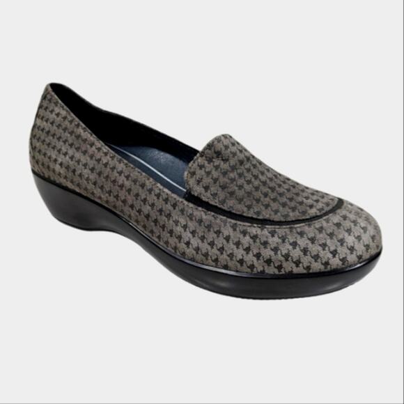 Dansko Debra Houndstooth Loafers GUC $149 Size 38   US 7.5/8  S3077 - Picture 1 of 10